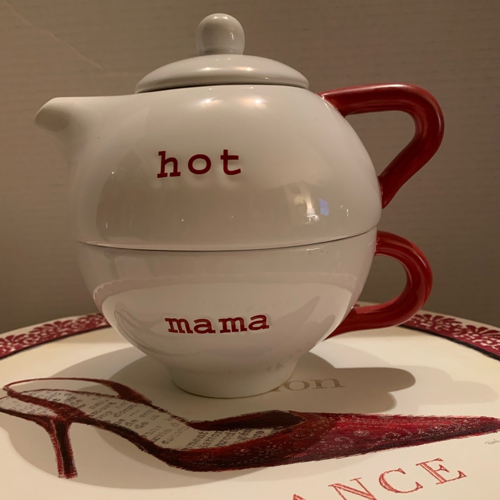 HOT MAMA Teapot Set for One. Pottery Barn HOT MAMA on Bottom. Mint Condition.